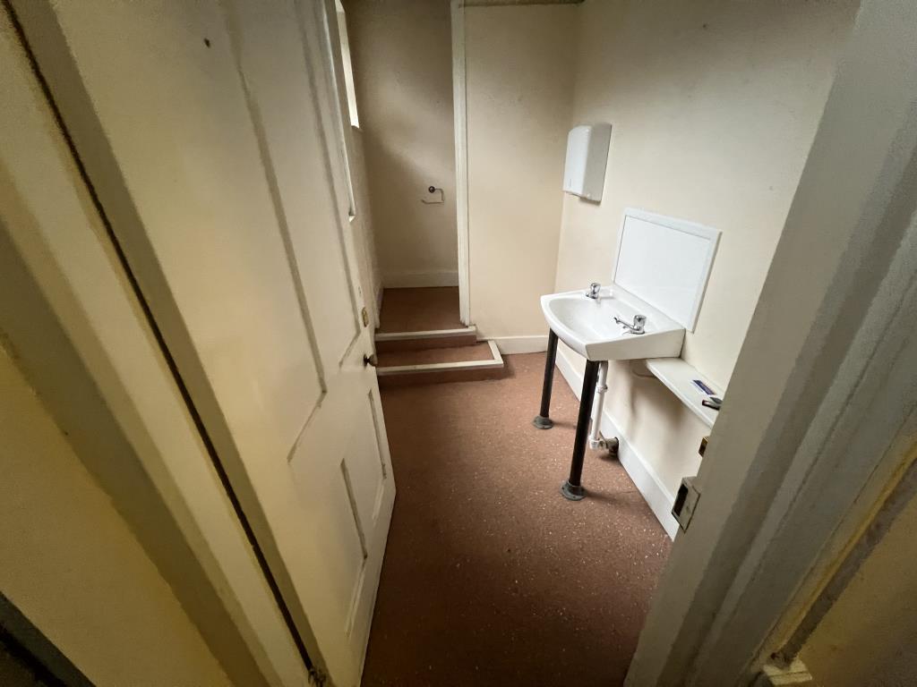 Lot: 119 - FORMER CHAPEL WITH POTENTIAL - Cloakroom 2